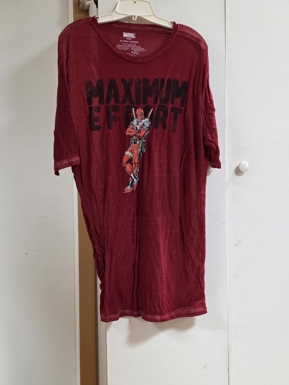 Marvel Deadpool 'Maximum Effort' Men's T-Shirt - Red
